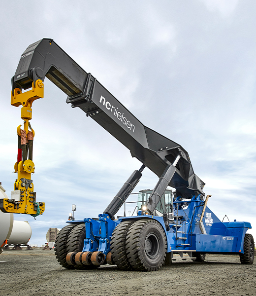 Reachstacker upp till 150 ton – världens starkaste reachstacker.