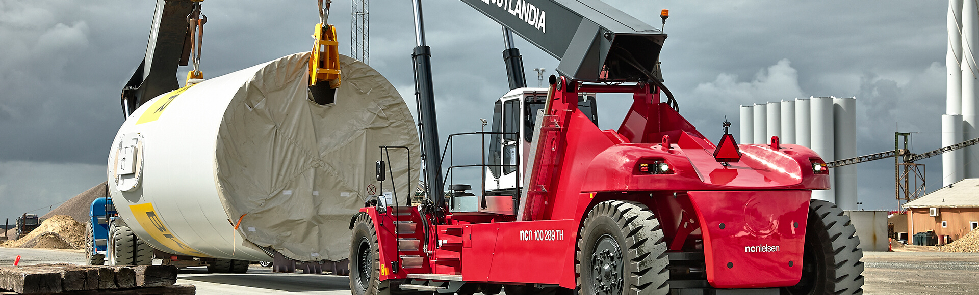 Unikt samarbejde med Konecranes om ny 100 tons reachstacker